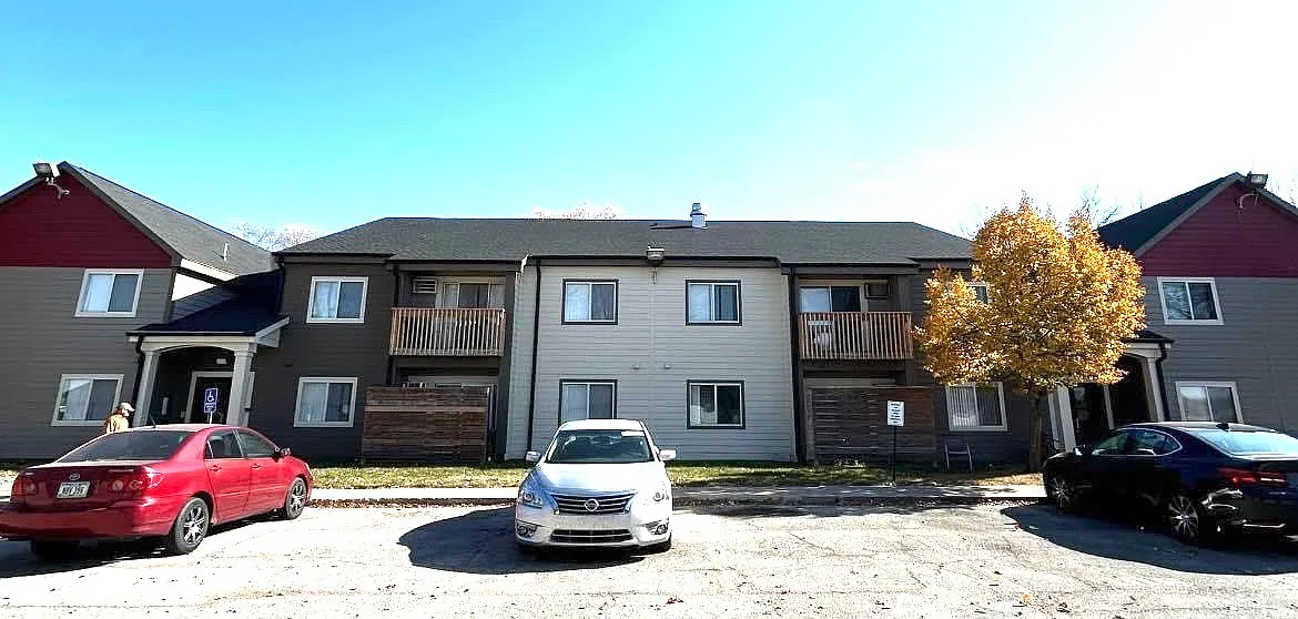 Meadow Wood Of Ames Apartment Building - 108 — Photo 1