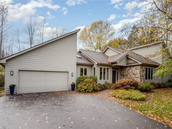 2741 Clover St, Pittsford, NY 14534