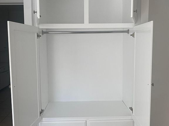 4th image of 4201 Elmwood Ave #1/2