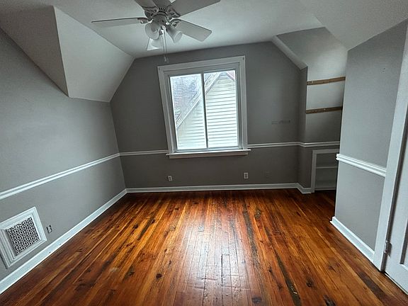 4th image of 107 E Delaware St