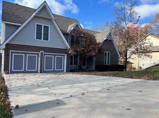 1908 Canterbury Ct, Leavenworth, KS 66048