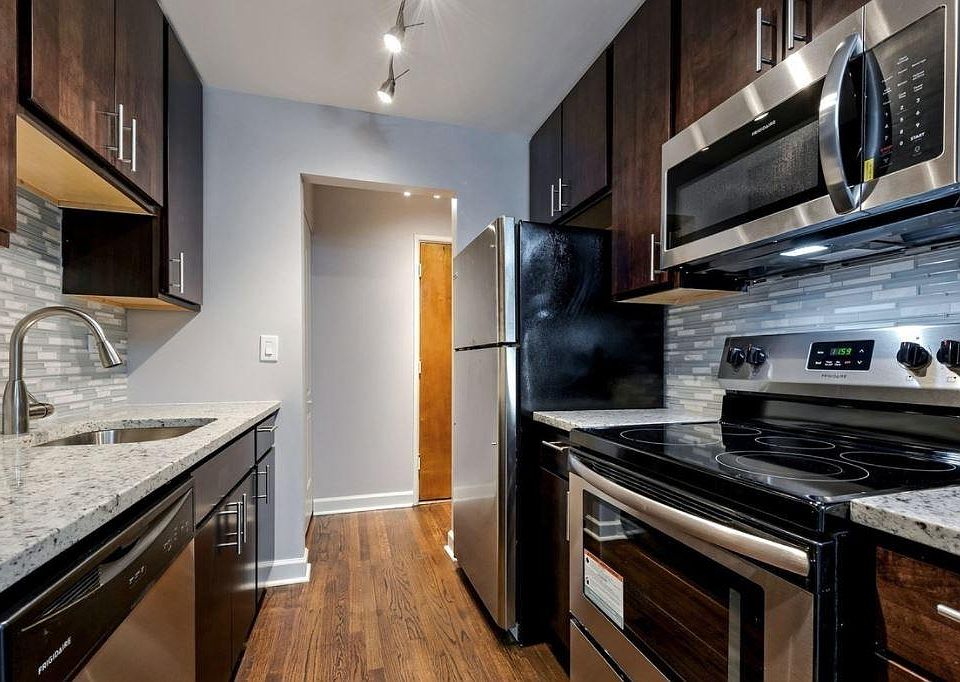 Fully updated Kitchen w/Dishwasher...All stainless!
