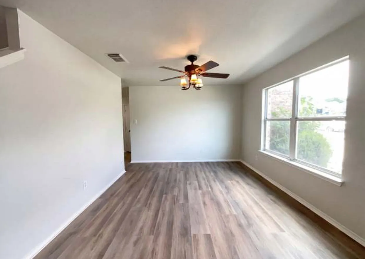 4 bed, 2.5 bath, 2145 sqft, $1,795 — Photo 3