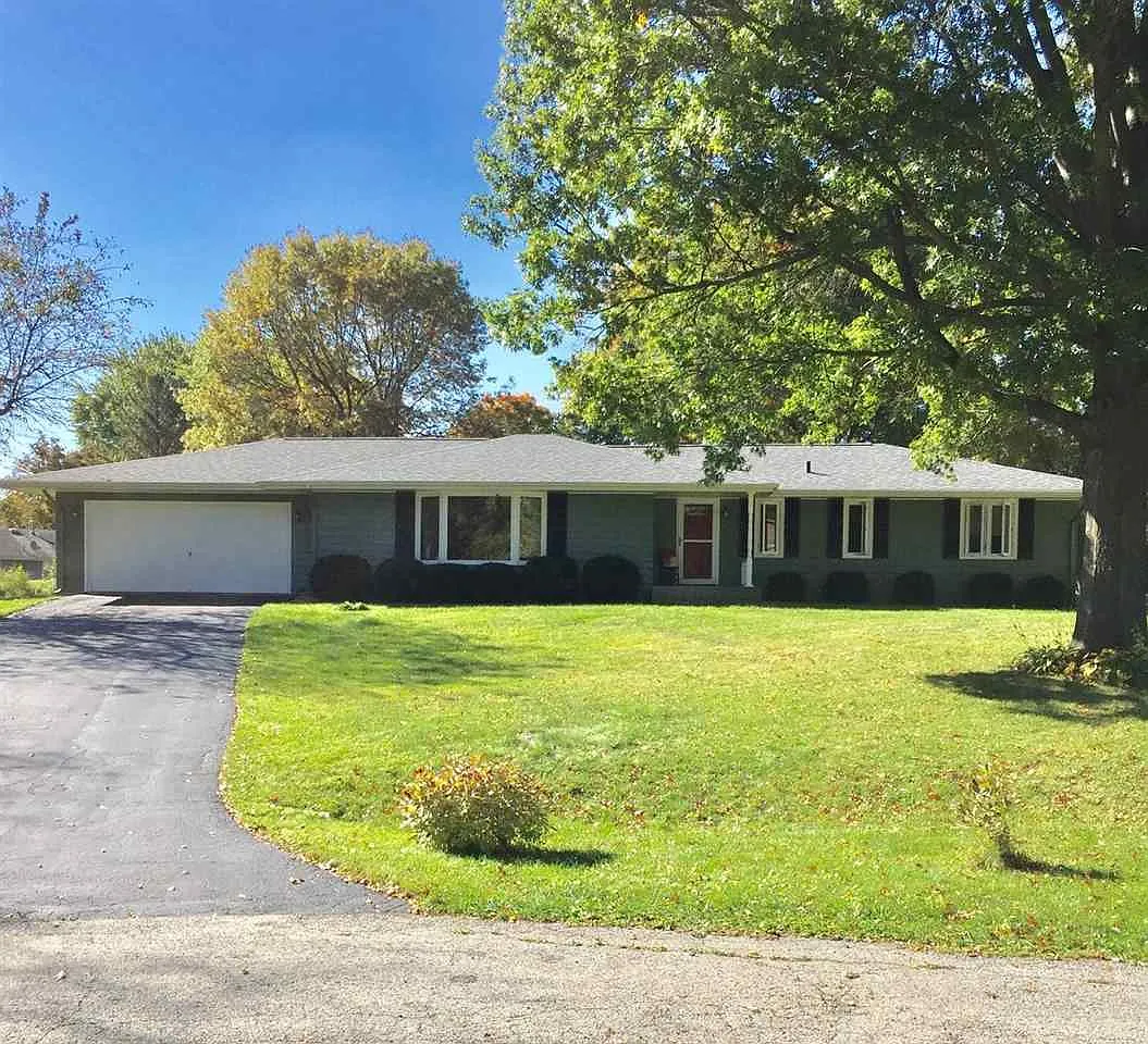 2415 Primrose Pl photo 1