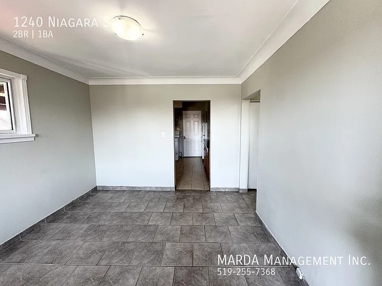 1240 Niagara St — Photo 2