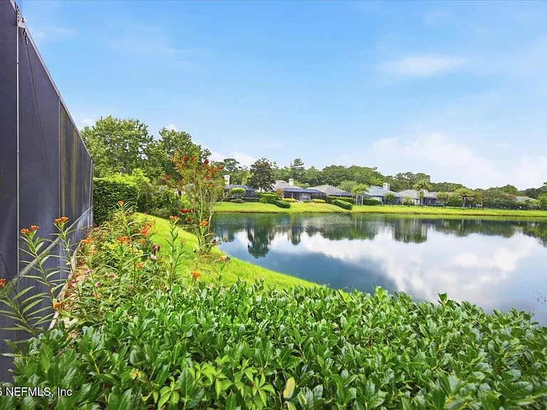 1357 Barrington Cir — Photo 37
