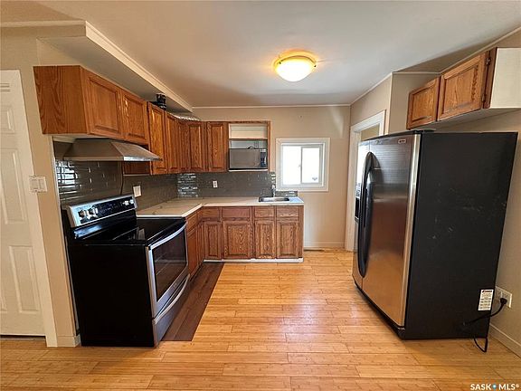 5th image of 1106 10th AVENUE E