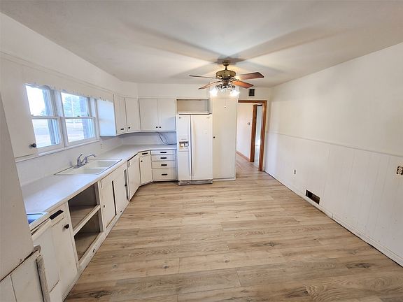4th image of 301 S 3rd St