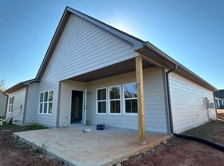 130 Hunts Ridge Dr, Cleveland, GA 30528