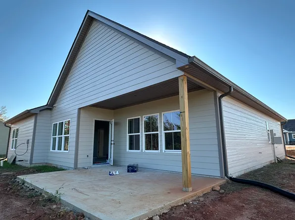 130 Hunts Ridge Dr, Cleveland, GA 30528