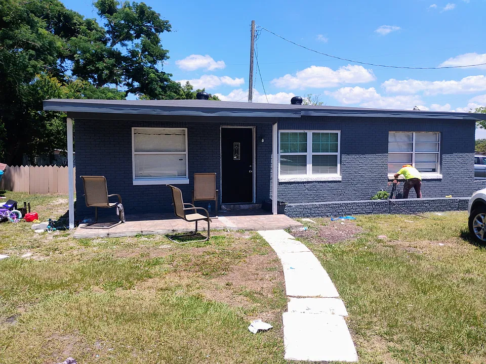 1203 Dewey Ave