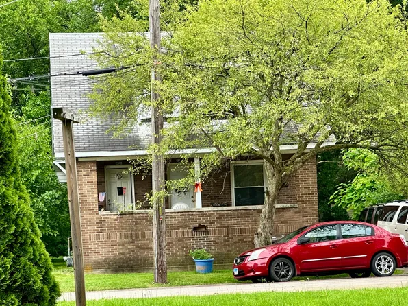 238-240 S Entrance Ave, Kankakee, IL 60901