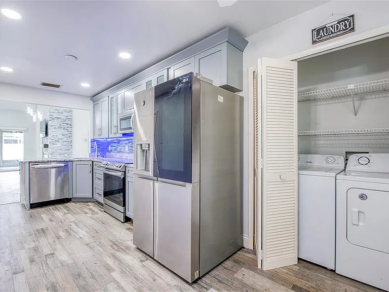 2390 Bentley Dr — Photo 18