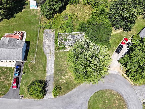 5th image of 451 Morgan St