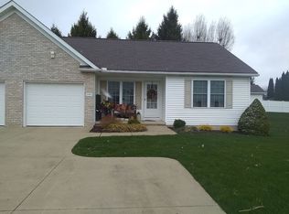 307 Abby Ln, Hartville, OH