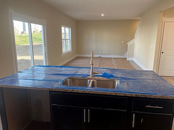 3rd image of 214 Sandburg Dr