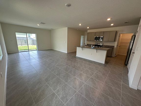 4th image of 1067 Cascade Dr