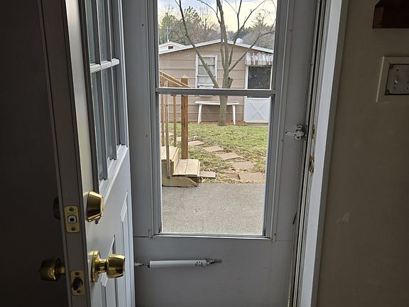 5th image of 1133 15th St SE
