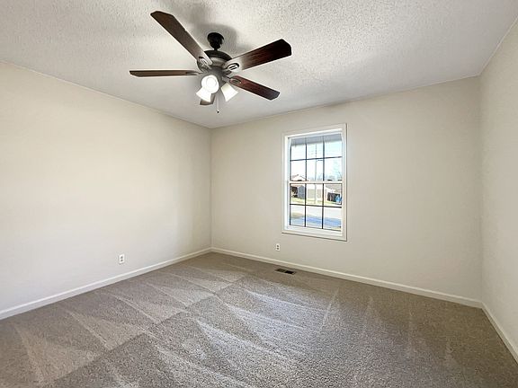 5th image of 404 Terrier Way
