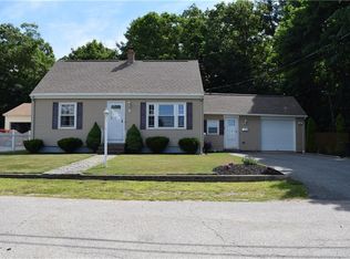 9 Robbins Dr, Coventry, RI 02816