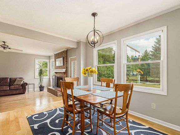 5th image of 7619 Worsley Pl