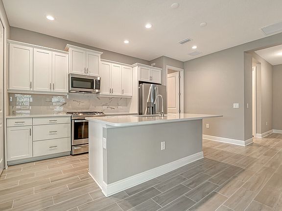 5th image of 682 Allora Ave