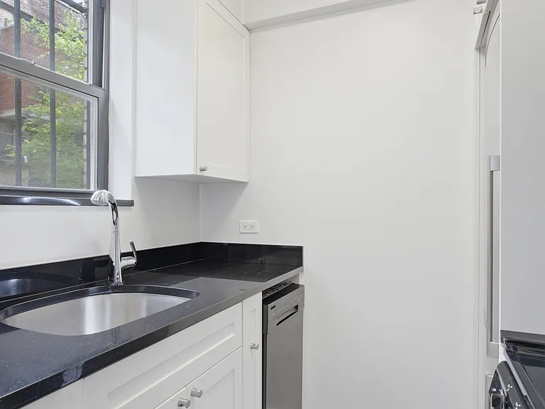225 E 73rd St #1F — Photo 6