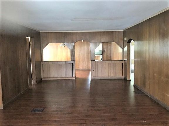 2nd image of 2625 Woodbine Ave