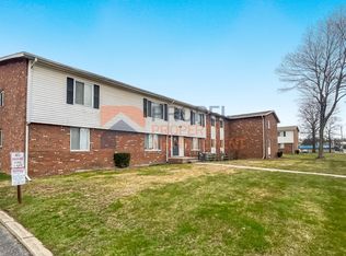 35301 Michele Dr APT 216, Romulus, MI 48174
