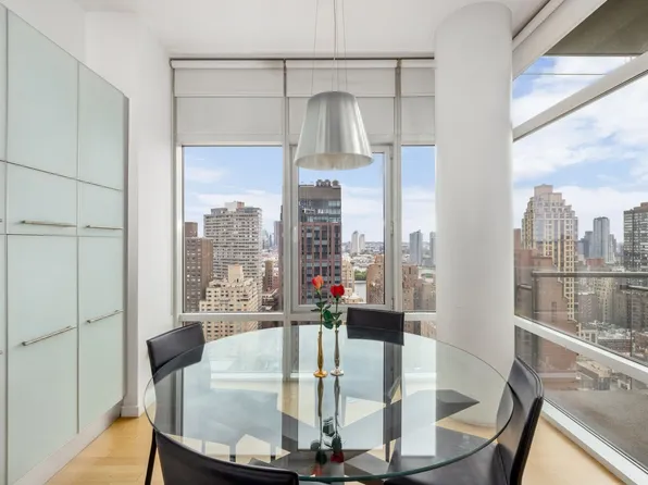 310 East 53rd Street image 5 of 14