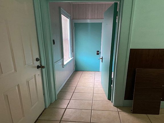 4th image of 218 N 7th Ave