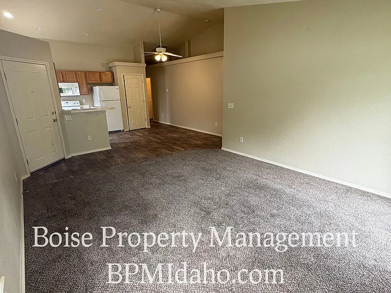 1301 Diamond Ct — Photo 3