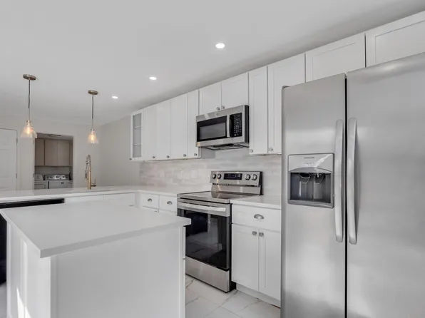 6 Amherst Court #B, Royal Palm Beach, FL 33411