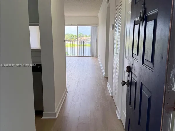 8560 N Sherman Cir APT 404, Hollywood, FL 33025