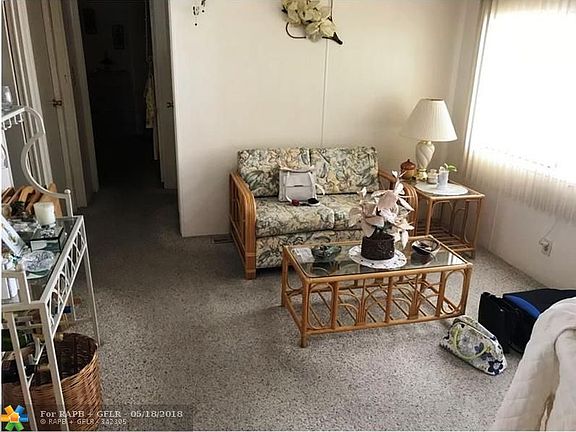 4th image of 5551 Lagoon Dr