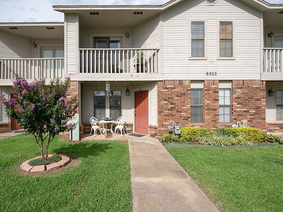 Lovely entry, covered patio 