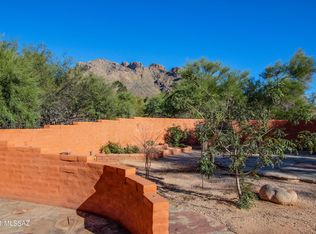 8945 N Shadow Mountain Dr, Tucson, AZ 85704