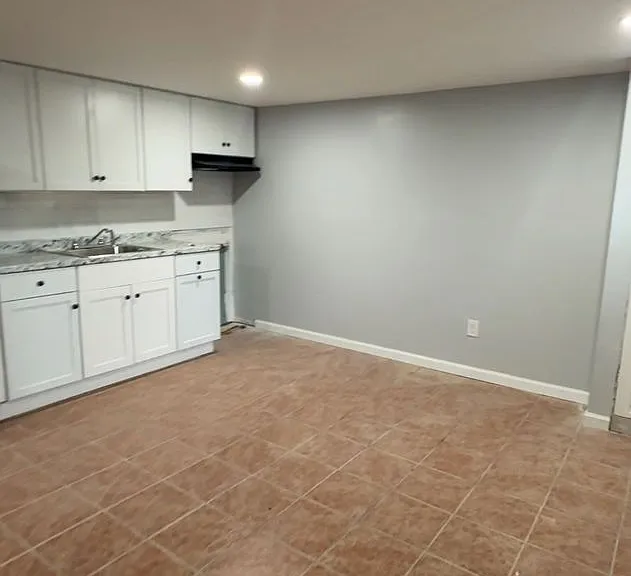 2706 E Federal St — Photo 18