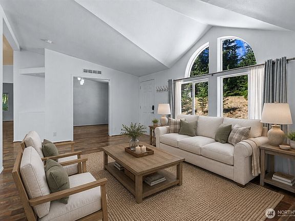 4th image of 2459 Wells Way