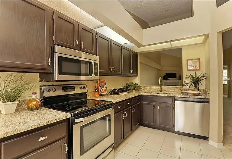 10494 Saint Tropez Pl — Photo 20