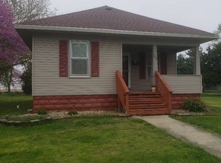 208 N Glen Ave, Roodhouse, IL 62082