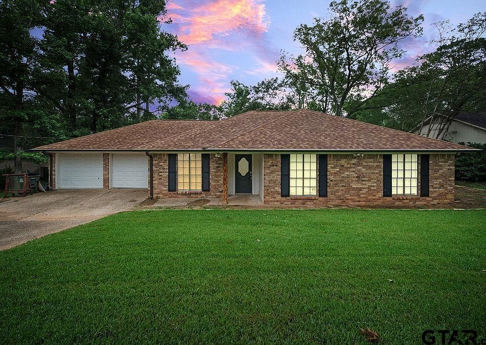 1st image of 15060 Willowwood Dr