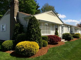 5 Meadowcrest Dr, Riverside, RI 02915