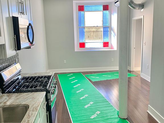 3rd image of 302 Richmond St #6