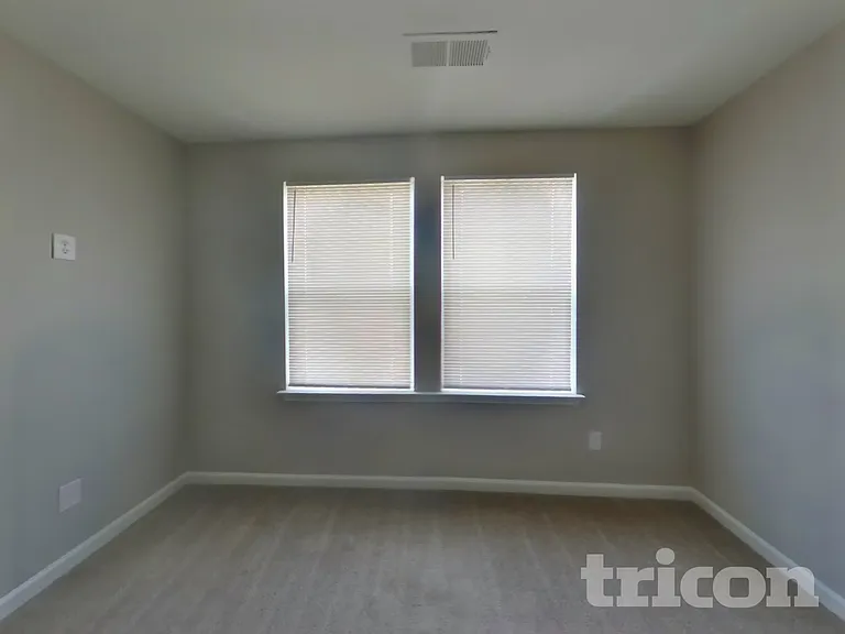 206 Churchill Dr — Photo 10
