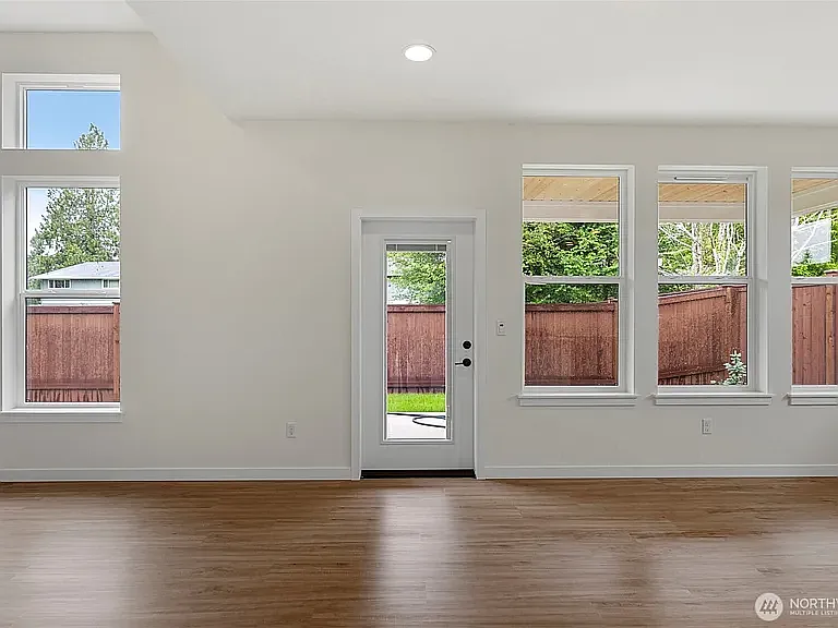 745 Prospect St — Photo 13