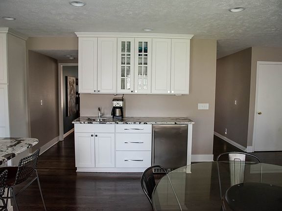 5th image of 428 S 160th St