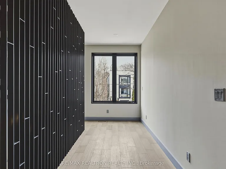 1002 Spadina Rd — Photo 22