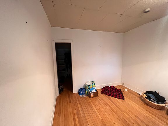 5th image of 122 Lenz Ave