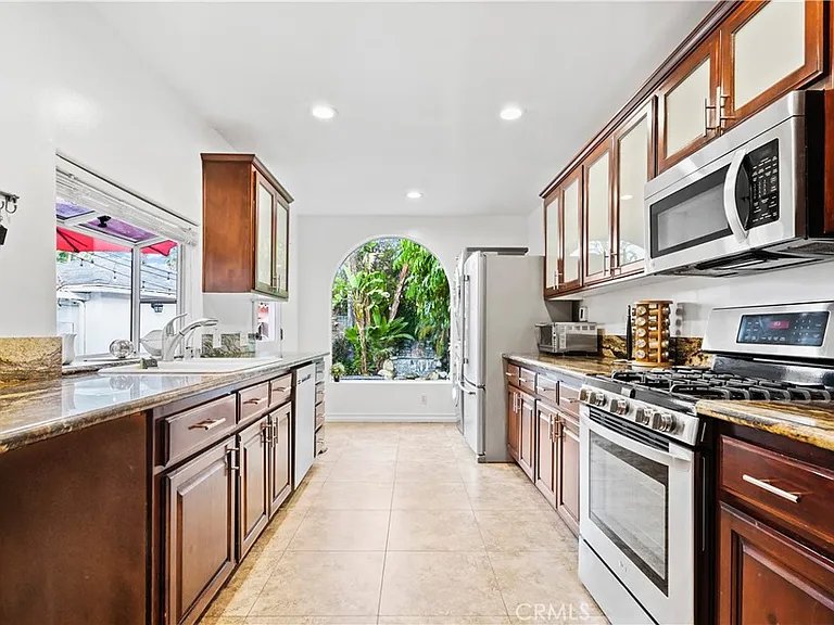 5362 Yolanda Ave — Photo 4